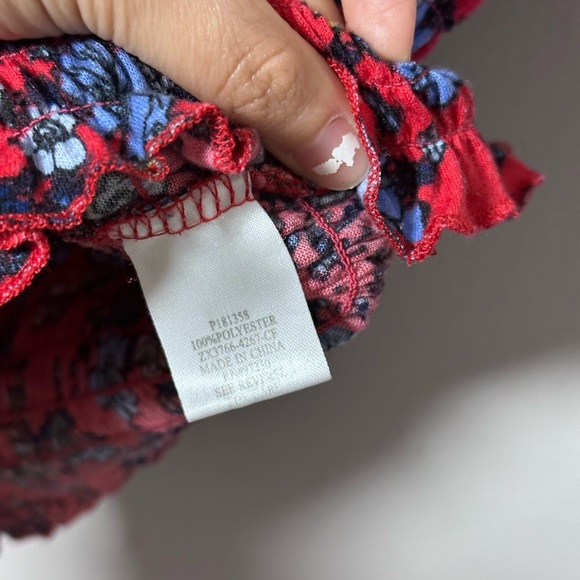 Crave Fame By Almost Famous Smocked Women Red Floral Top Size M. - Picture 3 of 7